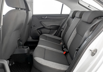 Подержанный автомобиль Skoda Rapid Liftback 2021 года (12 фото)