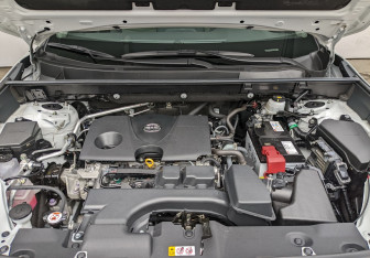 Подержанный автомобиль Toyota RAV4 2024 года (25 фото)