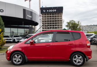 Подержанный автомобиль Honda Jazz 2008 года (6 фото)