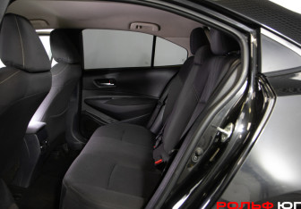 Подержанный автомобиль Toyota Corolla Sedan 2019 года (8 фото)