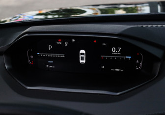 Подержанный автомобиль Changan UNI-S 2024 года (30 фото)