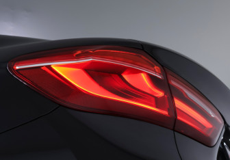 Подержанный автомобиль BMW X6 2016 года (20 фото)