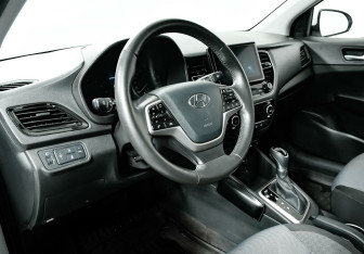 Подержанный автомобиль Hyundai Solaris Sedan 2021 года (11 фото)