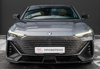 Подержанный автомобиль Changan UNI-V 2023 года (2 фото)