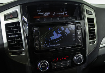 Подержанный автомобиль Mitsubishi Pajero 2014 года (14 фото)