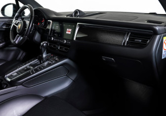 Подержанный автомобиль Porsche Macan 2019 года (10 фото)