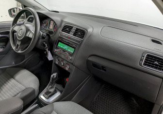 Подержанный автомобиль Volkswagen Polo Hatchback 2011 года (18 фото)
