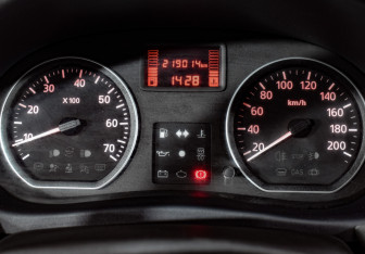 Подержанный автомобиль Renault Sandero 2012 года (17 фото)