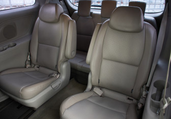 Подержанный автомобиль Kia Carnival 2020 года (11 фото)