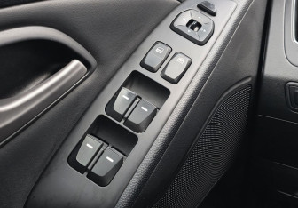 Подержанный автомобиль Hyundai ix35 2013 года (14 фото)