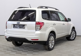 Подержанный автомобиль Subaru Forester Suv 2011 года (5 фото)
