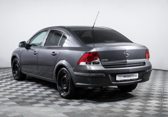 Подержанный автомобиль Opel Astra Sedan 2012 года (7 фото)
