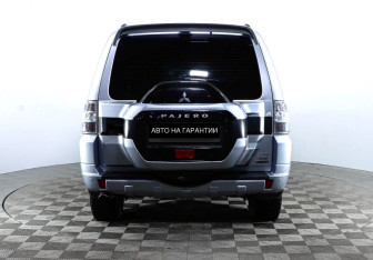 Подержанный автомобиль Mitsubishi Pajero 2016 года (4 фото)