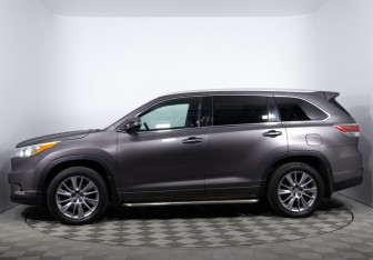 Подержанный автомобиль Toyota Highlander 2014 года (8 фото)