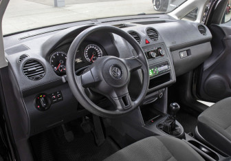 Подержанный автомобиль Volkswagen Caddy Compactvan 2011 года (16 фото)