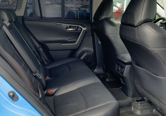 Подержанный автомобиль Toyota RAV4 2020 года (24 фото)