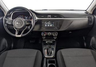 Подержанный автомобиль Kia Rio Hatchback 2021 года (13 фото)