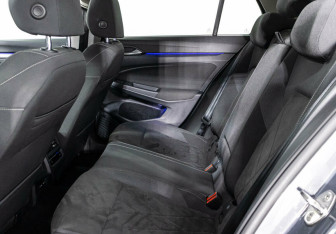 Подержанный автомобиль Volkswagen Golf Hatchback 2021 года (20 фото)