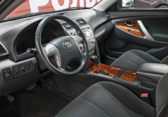 Подержанный автомобиль Toyota Camry Sedan 2011 года (16 фото)