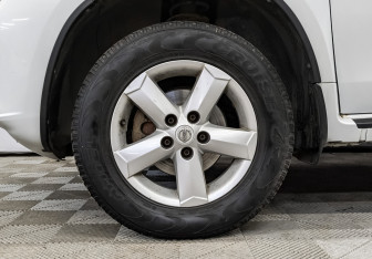 Подержанный автомобиль Nissan Terrano 2015 года (18 фото)