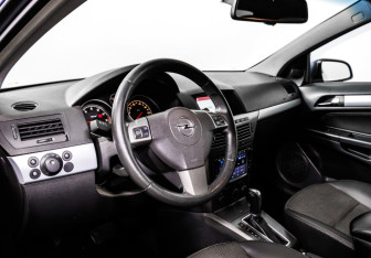 Подержанный автомобиль Opel Astra Hatchback 2006 года (12 фото)