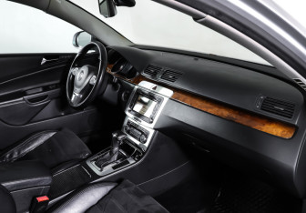 Подержанный автомобиль Volkswagen Passat Wagon 2010 года (11 фото)