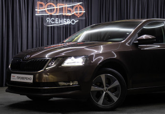 Подержанный автомобиль Skoda Octavia Liftback 2017 года (22 фото)