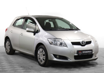 Подержанный автомобиль Toyota Auris Hatchback 2007 года (3 фото)