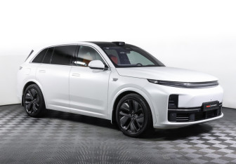 Подержанный автомобиль LiXiang L7 2024 года (3 фото)