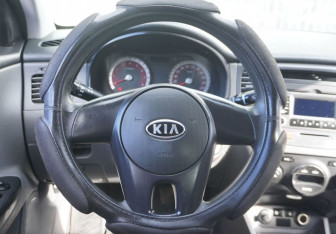 Подержанный автомобиль Kia Rio Sedan 2009 года (14 фото)