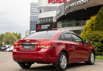 Подержанный автомобиль Chevrolet Cruze Sedan 2011 года (4 фото)
