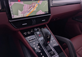 Подержанный автомобиль Porsche Cayenne 2019 года (16 фото)