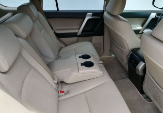 Подержанный автомобиль Toyota Land Cruiser Prado 2010 года (10 фото)