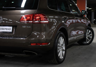 Подержанный автомобиль Volkswagen Touareg 2013 года (22 фото)