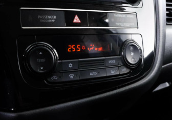 Подержанный автомобиль Mitsubishi Outlander 2019 года (8 фото)