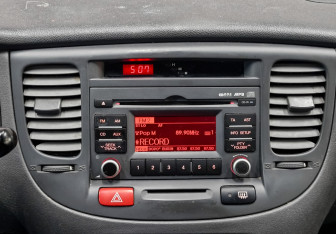 Подержанный автомобиль Kia Rio Hatchback 2011 года (17 фото)