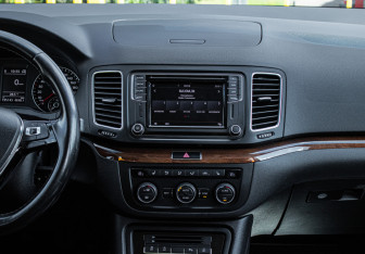 Подержанный автомобиль Volkswagen Sharan 2018 года (13 фото)