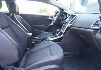 Подержанный автомобиль Opel Astra Hatchback 2013 года (10 фото)