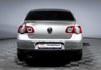 Подержанный автомобиль Volkswagen Passat Sedan 2008 года (6 фото)