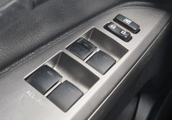 Подержанный автомобиль Toyota Land Cruiser Suv 2014 года (16 фото)