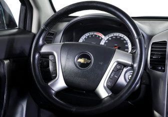 Подержанный автомобиль Chevrolet Captiva 2009 года (13 фото)