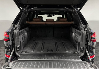 Подержанный автомобиль BMW X5 2025 года (9 фото)