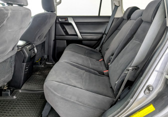 Подержанный автомобиль Toyota Land Cruiser Prado 2016 года (12 фото)