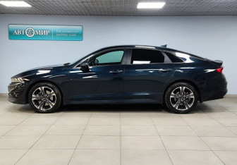Подержанный автомобиль Kia K5 2021 года (8 фото)
