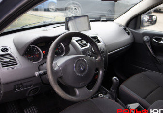 Подержанный автомобиль Renault Megane Sedan 2007 года (10 фото)