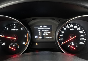 Подержанный автомобиль Kia Carnival 2019 года (16 фото)