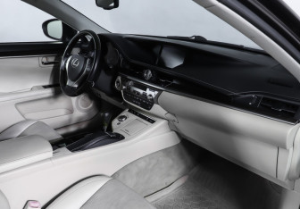 Подержанный автомобиль Lexus ES 2012 года (11 фото)