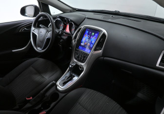 Подержанный автомобиль Opel Astra Wagon 2012 года (7 фото)