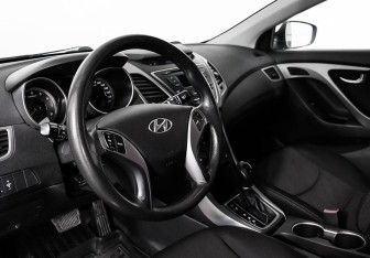 Подержанный автомобиль Hyundai Elantra Sedan 2014 года (7 фото)