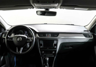 Подержанный автомобиль Skoda Rapid Liftback 2017 года (9 фото)